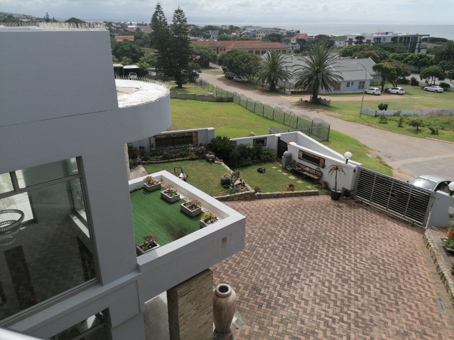 4 Bedroom Property for Sale in Jeffreys Bay Central Eastern Cape